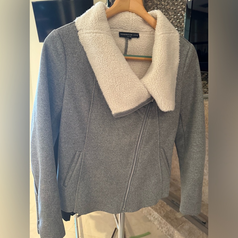Generation love, Gray winter jacket with white wool lining